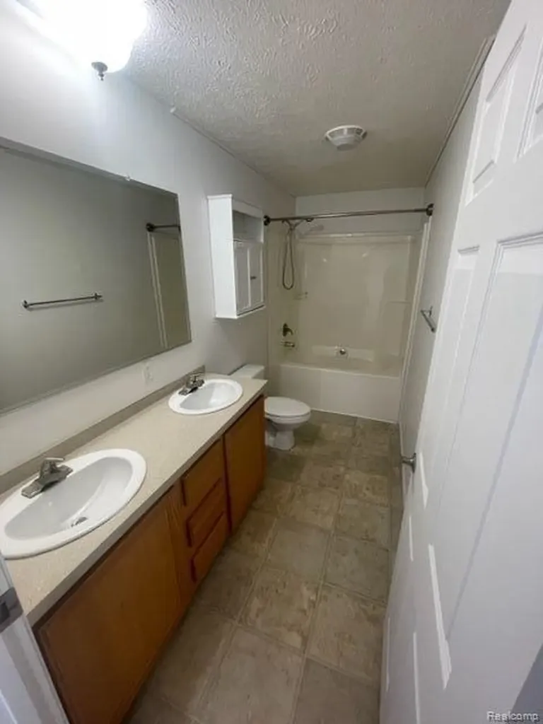 19905 Seminole Redford Charter Township MI 48240