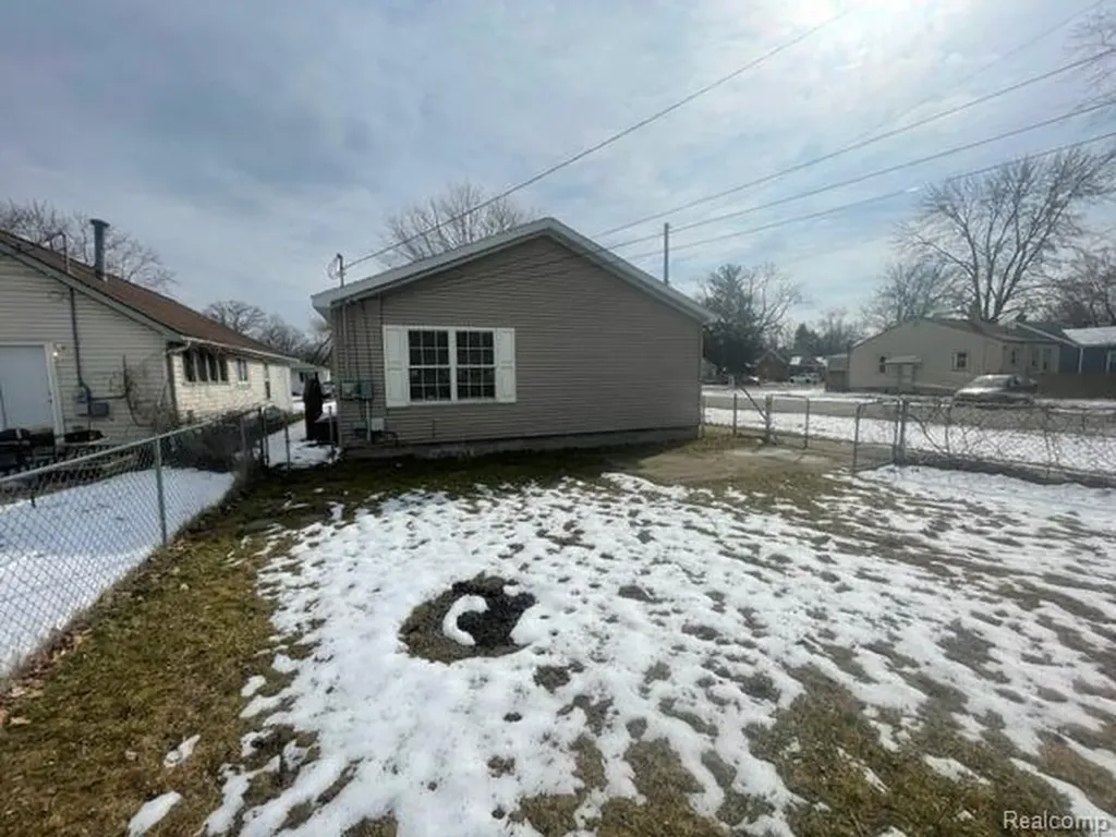 19905 Seminole Redford Charter Township MI 48240