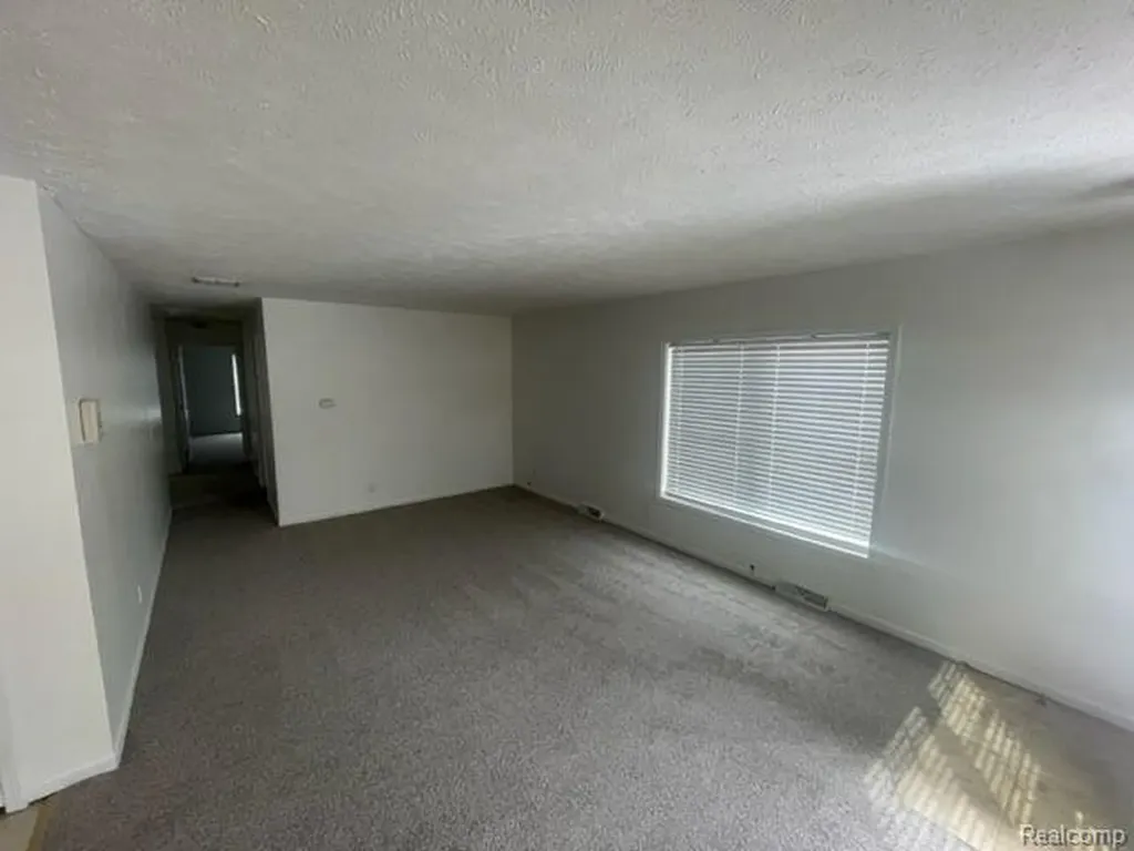19905 Seminole Redford Charter Township MI 48240
