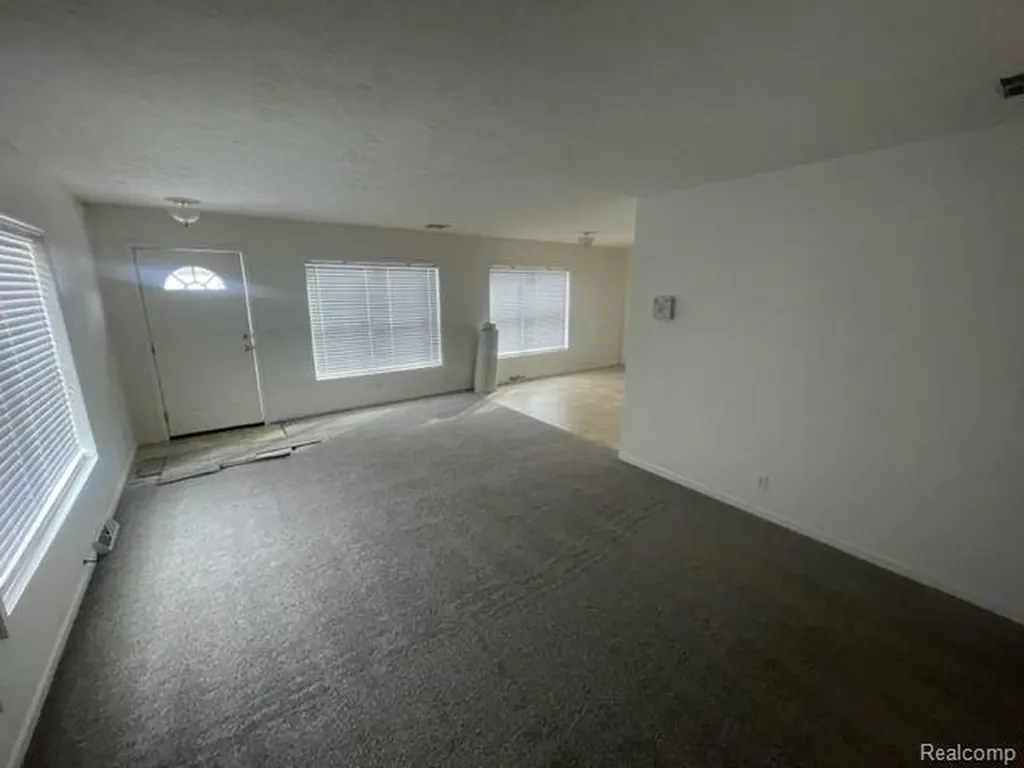 19905 Seminole Redford Charter Township MI 48240