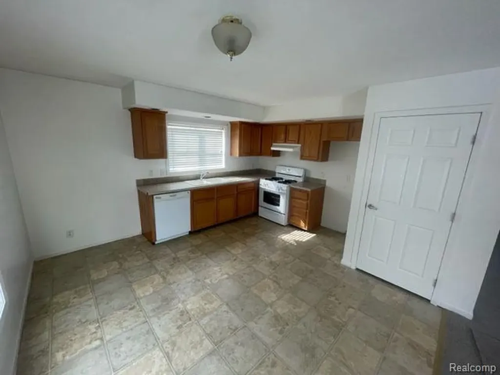 19905 Seminole Redford Charter Township MI 48240