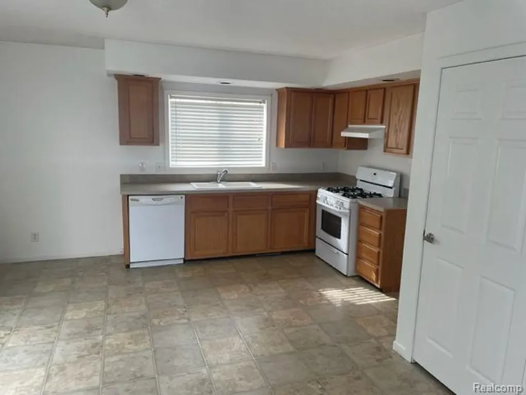 19905 Seminole Redford Charter Township MI 48240