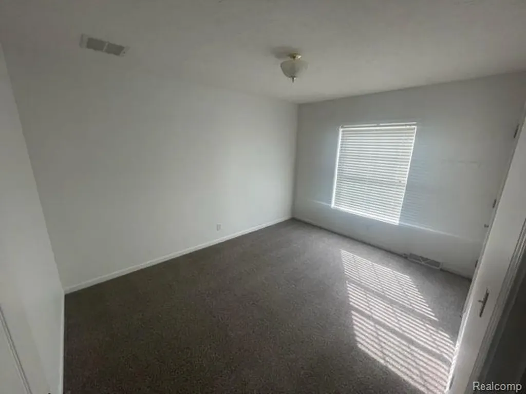 19905 Seminole Redford Charter Township MI 48240