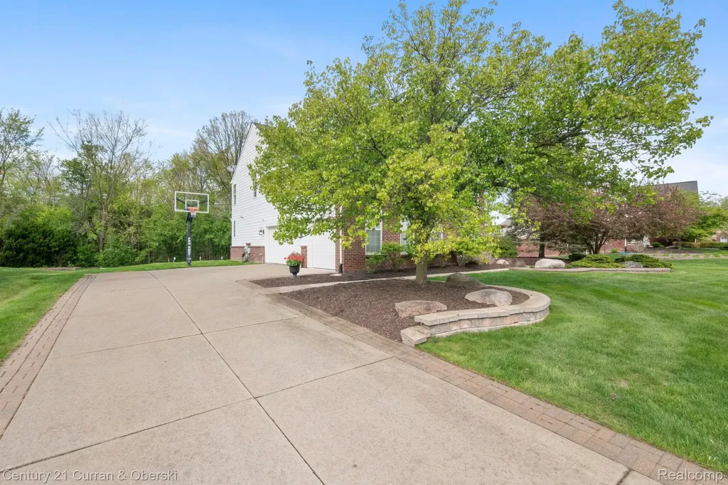 23498 Prescott Lane W Lyon Charter Township MI 48178