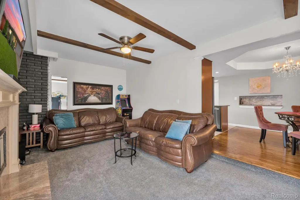 29450 Desmond Drive Warren City MI 48093