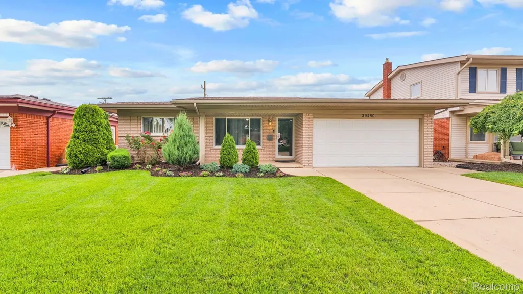 29450 Desmond Drive Warren City MI 48093