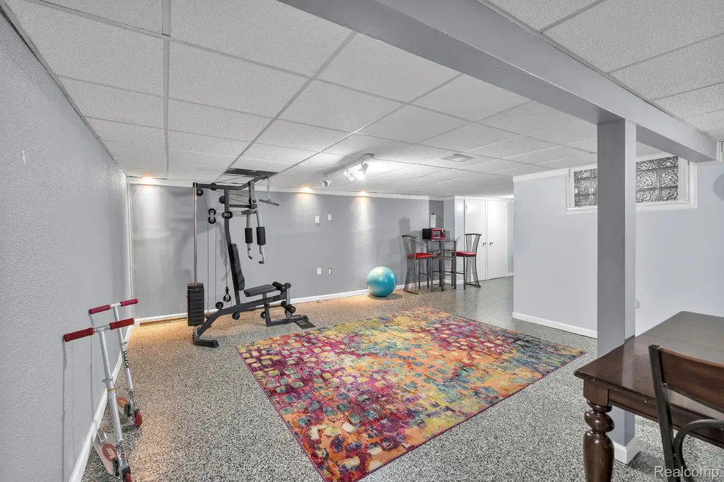 29450 Desmond Drive Warren City MI 48093