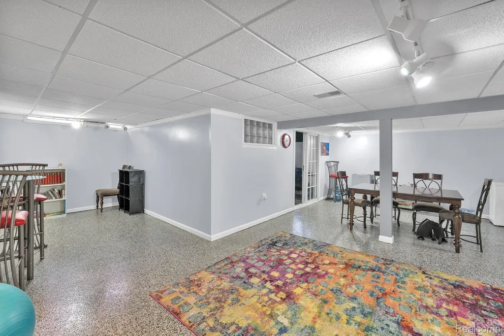 29450 Desmond Drive Warren City MI 48093