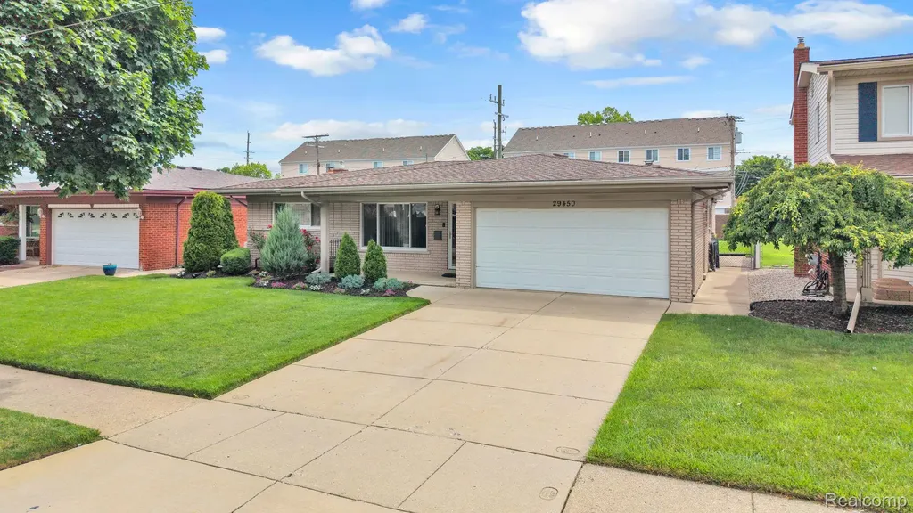 29450 Desmond Drive Warren City MI 48093