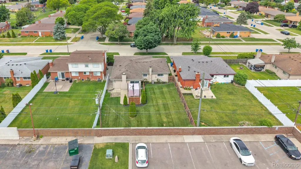 29450 Desmond Drive Warren City MI 48093