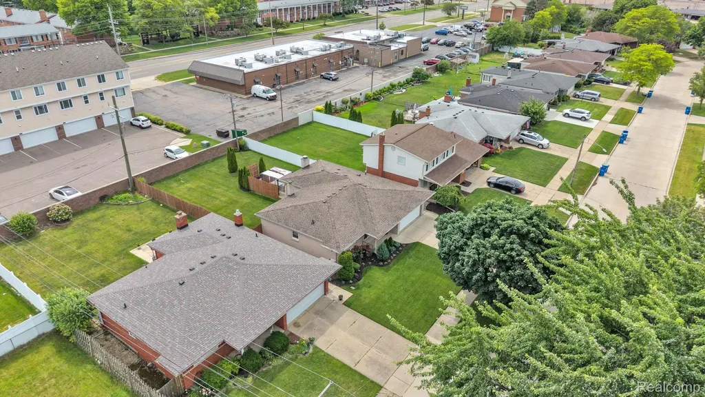 29450 Desmond Drive Warren City MI 48093