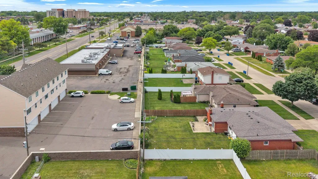 29450 Desmond Drive Warren City MI 48093