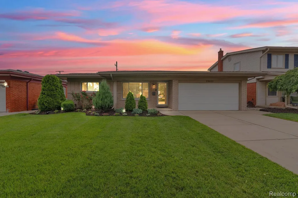 29450 Desmond Drive Warren City MI 48093
