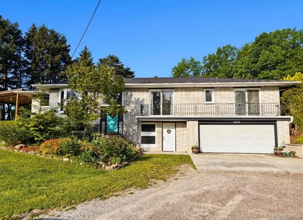 3835 N Graham Road Thomas Township MI 48623