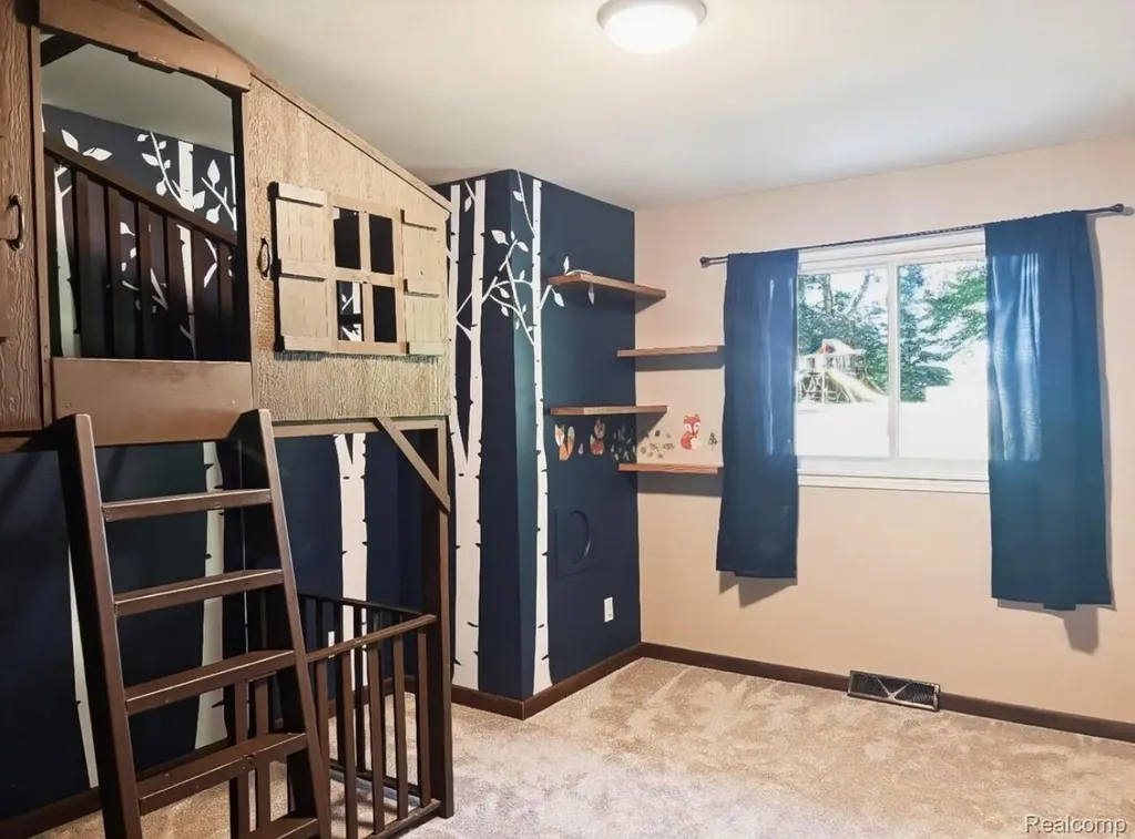 3835 N Graham Road Thomas Township MI 48623