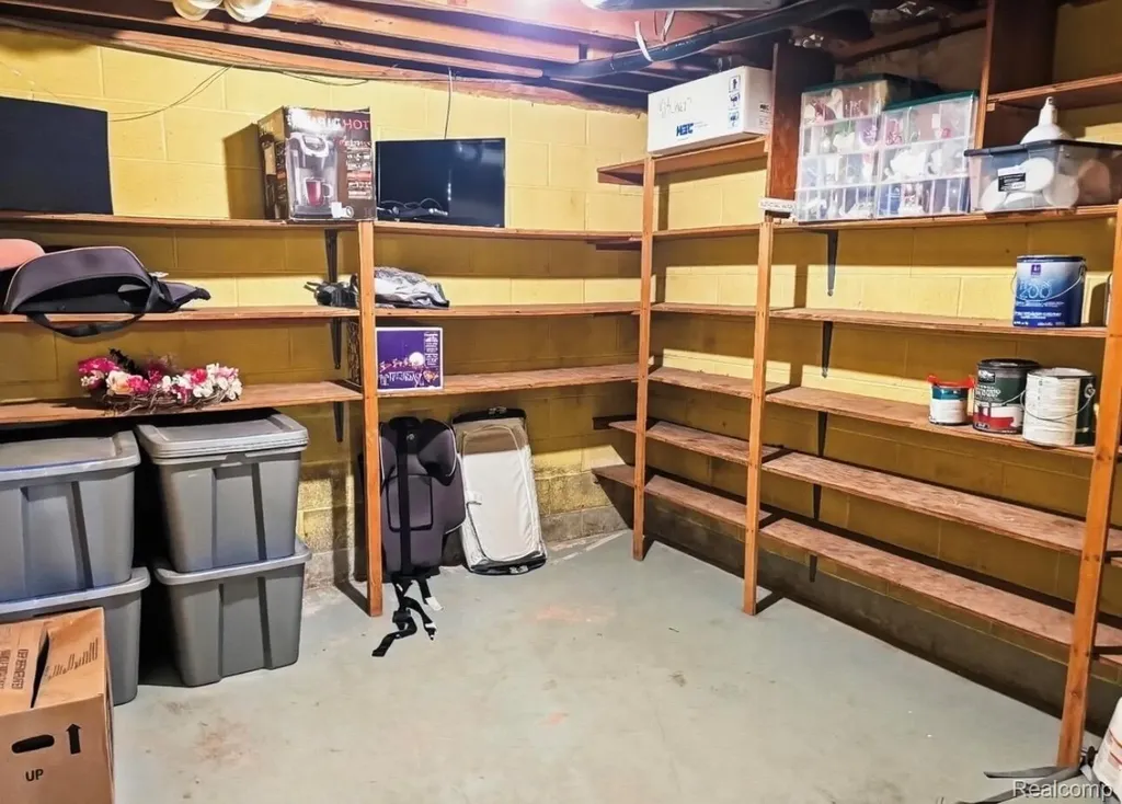 3835 N Graham Road Thomas Township MI 48623