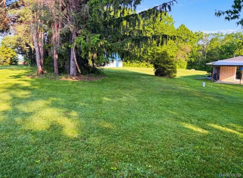 3835 N Graham Road Thomas Township MI 48623