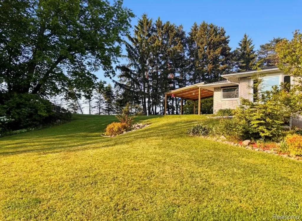 3835 N Graham Road Thomas Township MI 48623