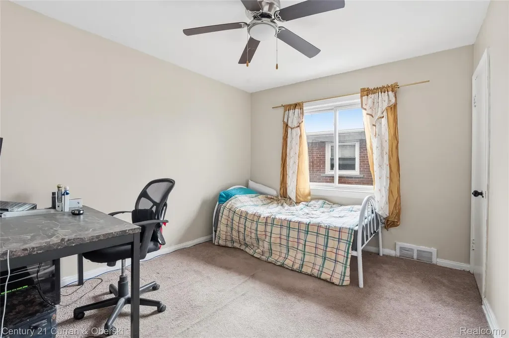 8227 Riverview Street Dearborn Heights City MI 48127