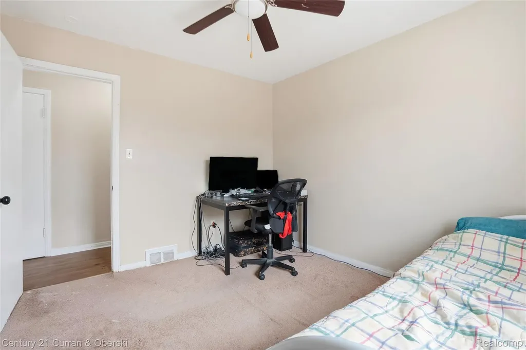 8227 Riverview Street Dearborn Heights City MI 48127
