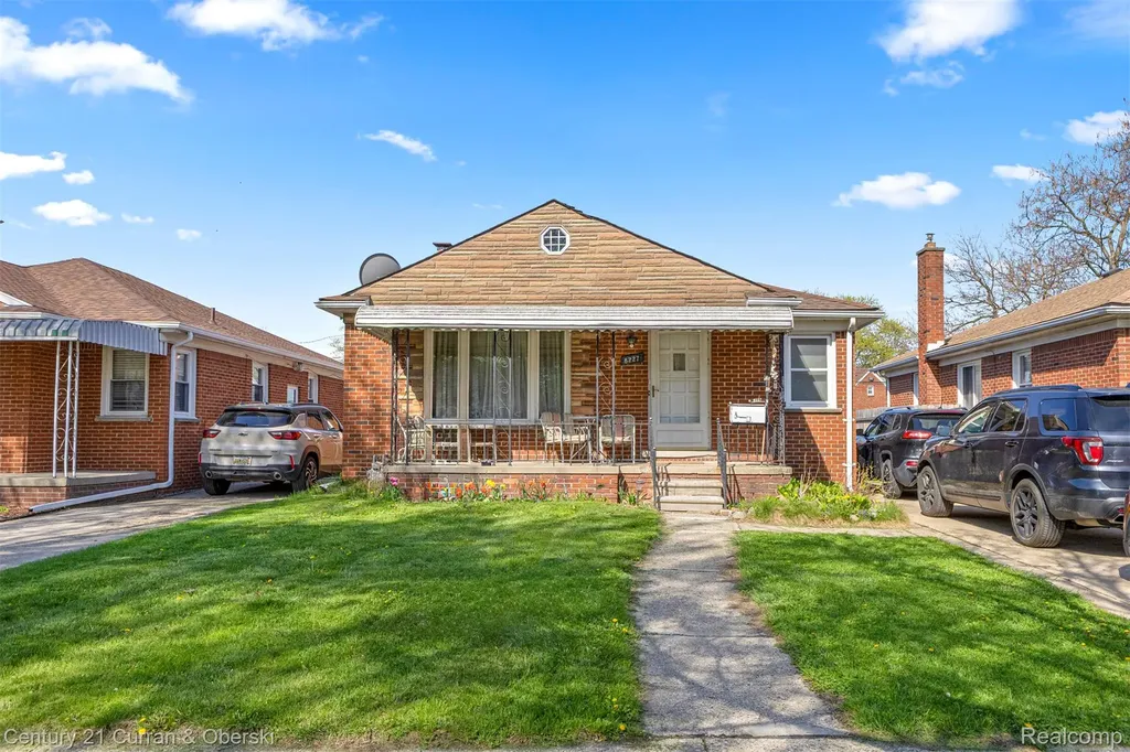 8227 Riverview Street Dearborn Heights City MI 48127