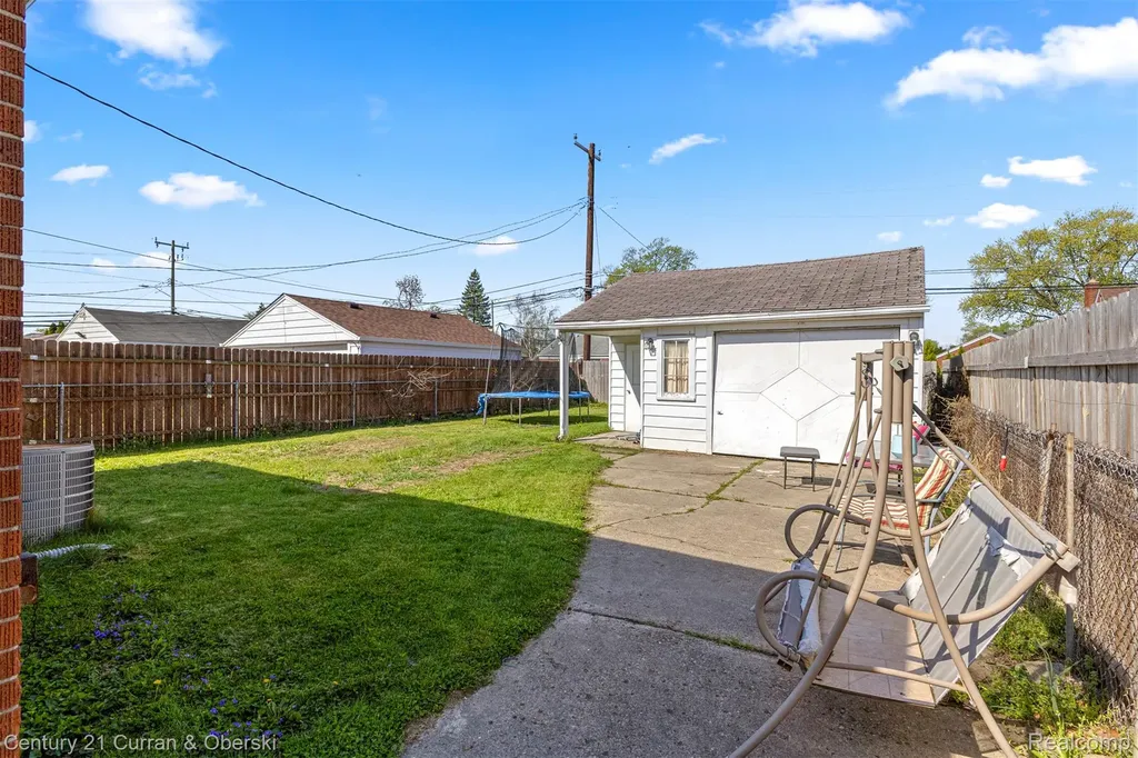 8227 Riverview Street Dearborn Heights City MI 48127
