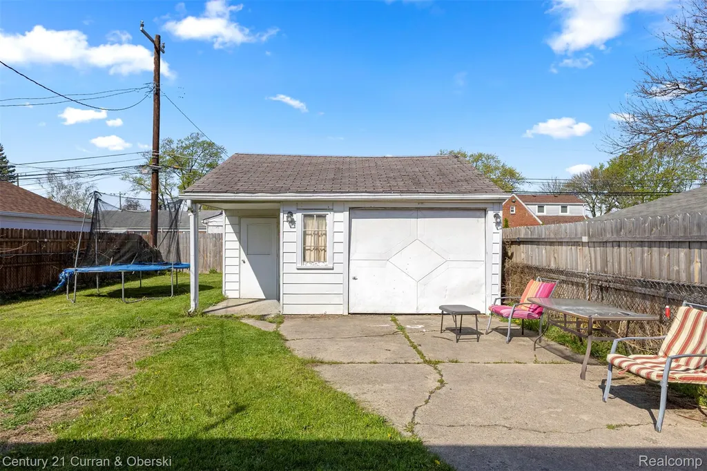 8227 Riverview Street Dearborn Heights City MI 48127