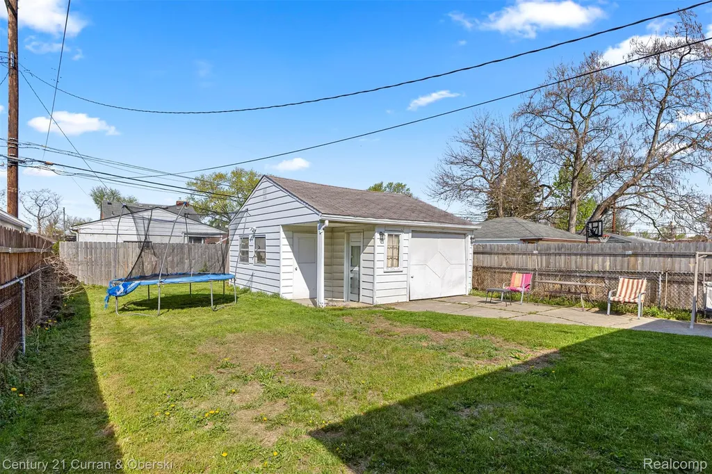 8227 Riverview Street Dearborn Heights City MI 48127