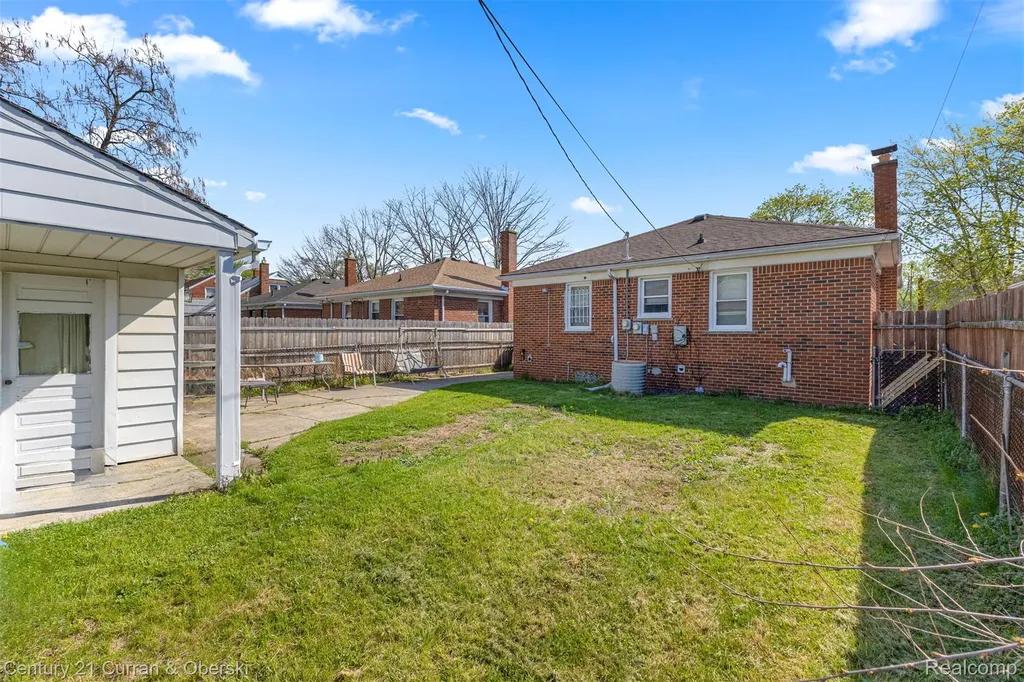 8227 Riverview Street Dearborn Heights City MI 48127