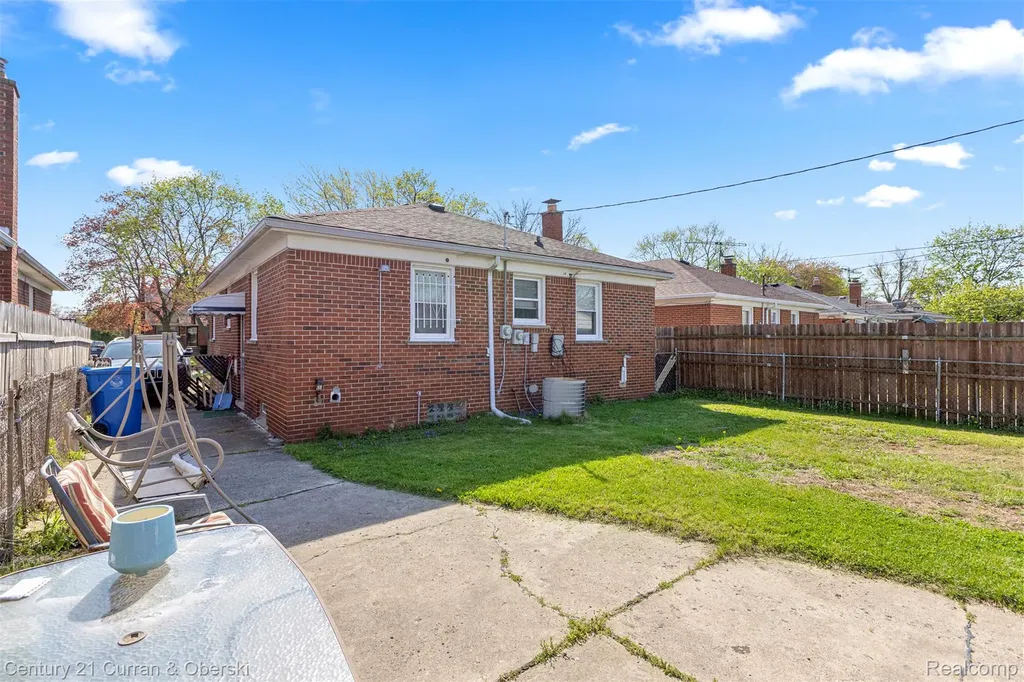 8227 Riverview Street Dearborn Heights City MI 48127