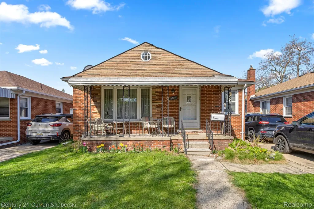 8227 Riverview Street Dearborn Heights City MI 48127