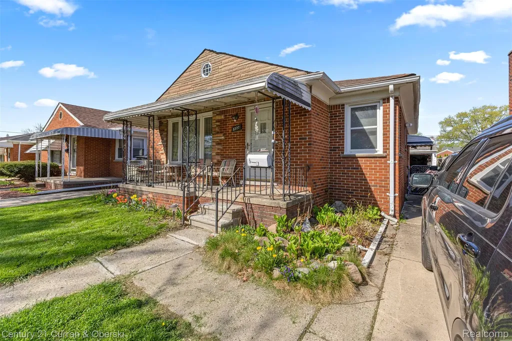 8227 Riverview Street Dearborn Heights City MI 48127