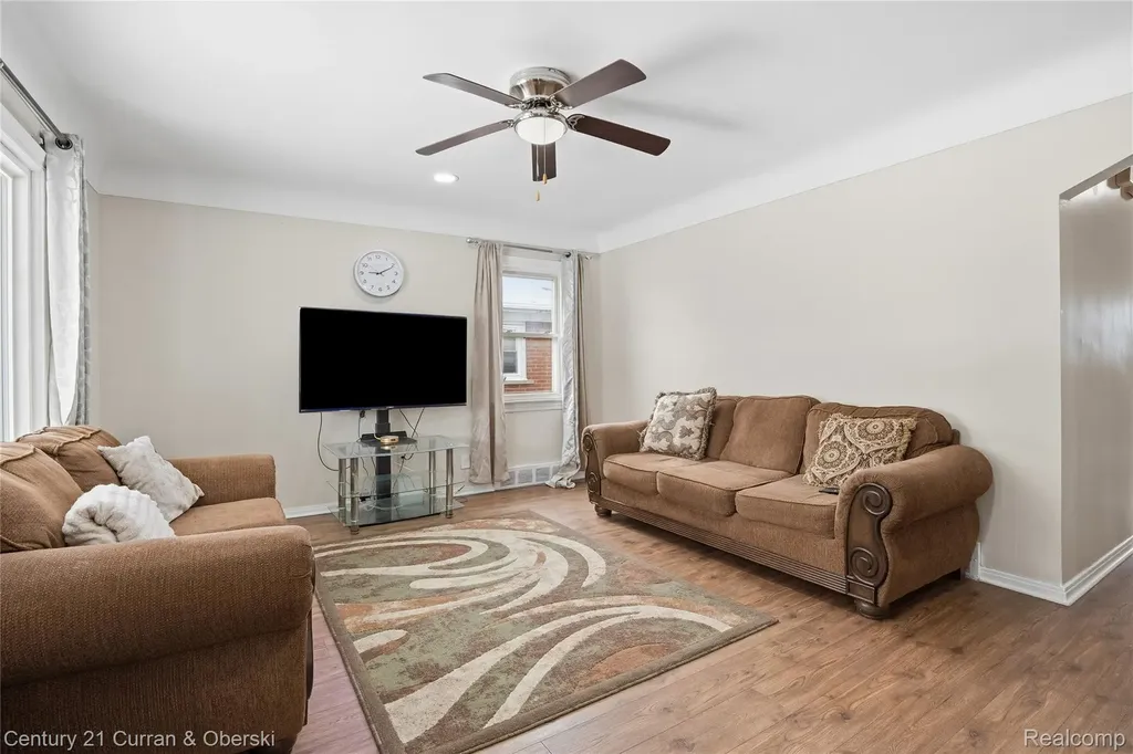 8227 Riverview Street Dearborn Heights City MI 48127