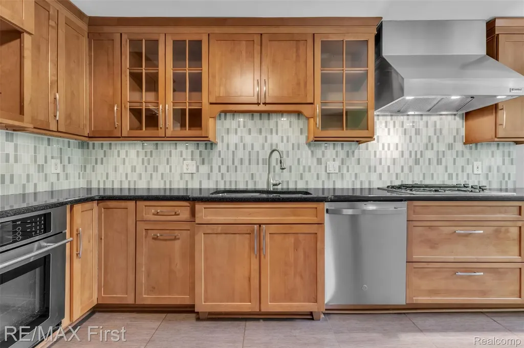 31923 Bella Vista Drive Farmington Hills City MI 48334