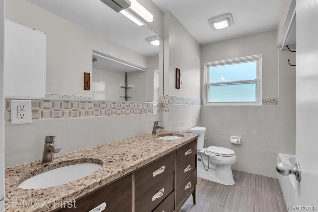 31923 Bella Vista Drive Farmington Hills City MI 48334