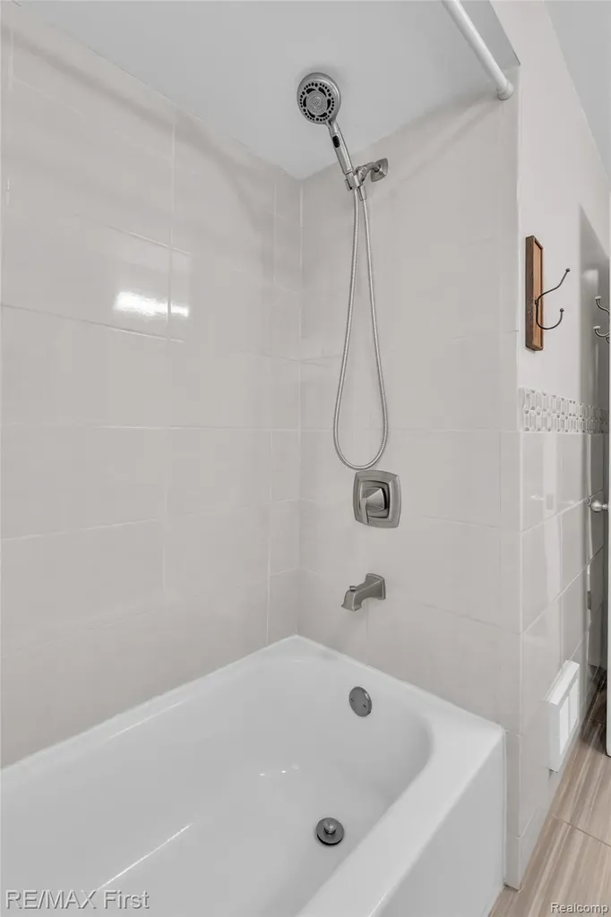 31923 Bella Vista Drive Farmington Hills City MI 48334