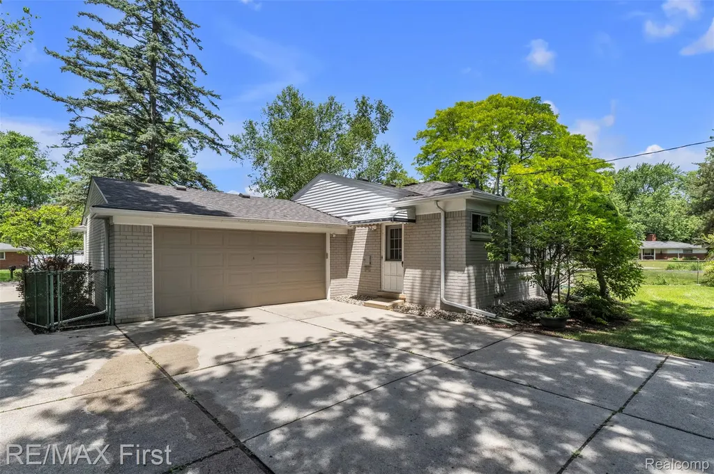 31923 Bella Vista Drive Farmington Hills City MI 48334