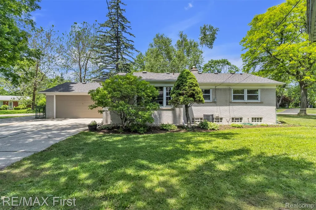 31923 Bella Vista Drive Farmington Hills City MI 48334