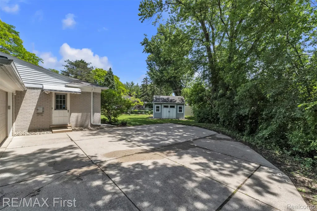 31923 Bella Vista Drive Farmington Hills City MI 48334