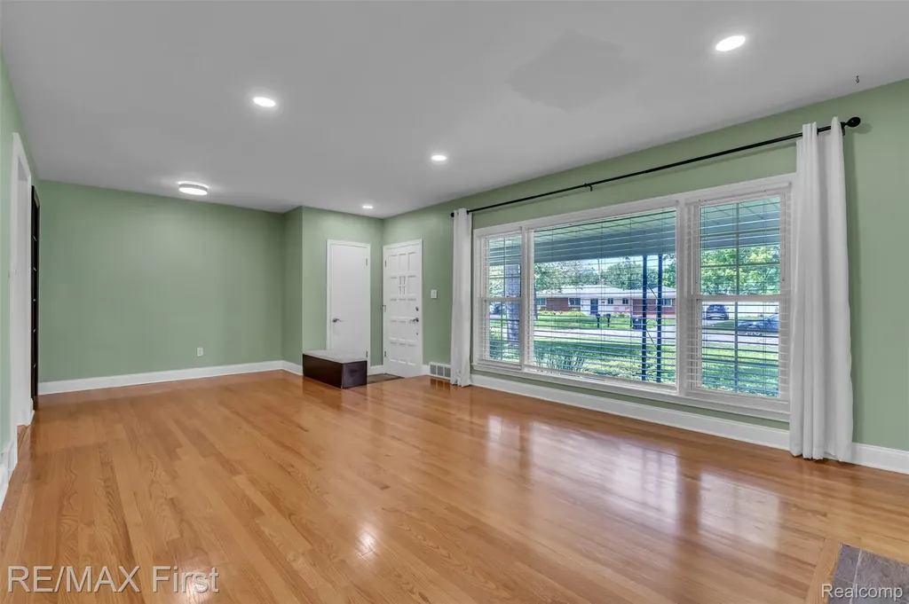31923 Bella Vista Drive Farmington Hills City MI 48334
