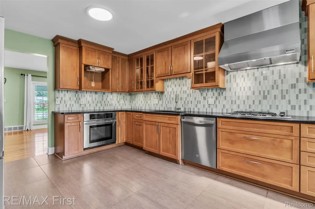 31923 Bella Vista Drive Farmington Hills City MI 48334