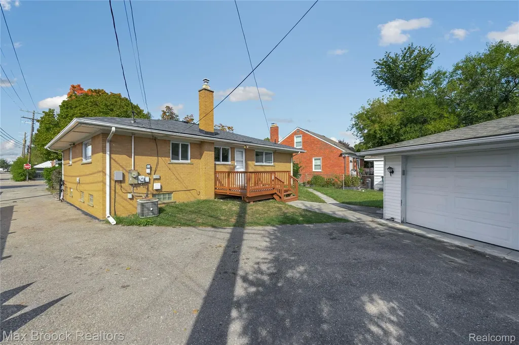 1544 Sheffield Road Birmingham City MI 48009