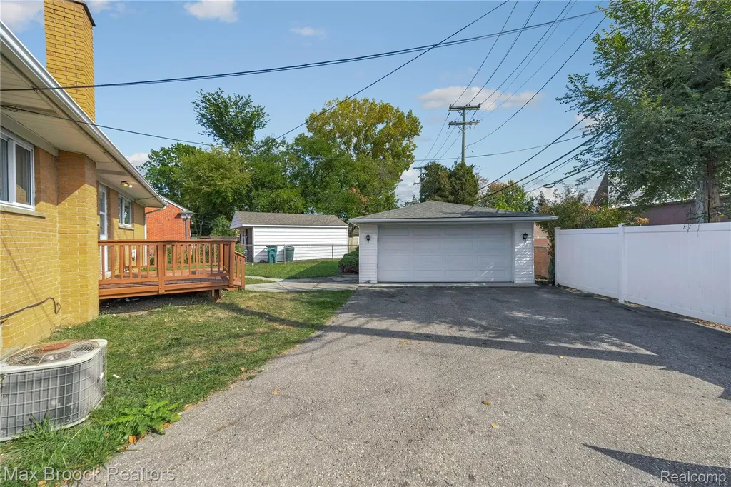 1544 Sheffield Road Birmingham City MI 48009