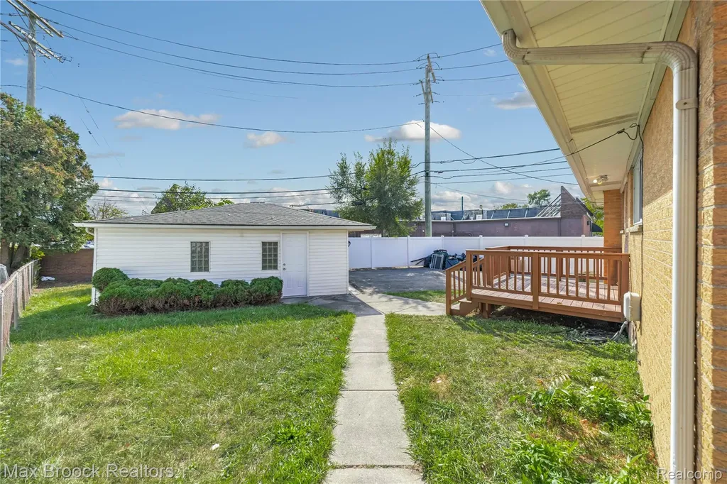 1544 Sheffield Road Birmingham City MI 48009