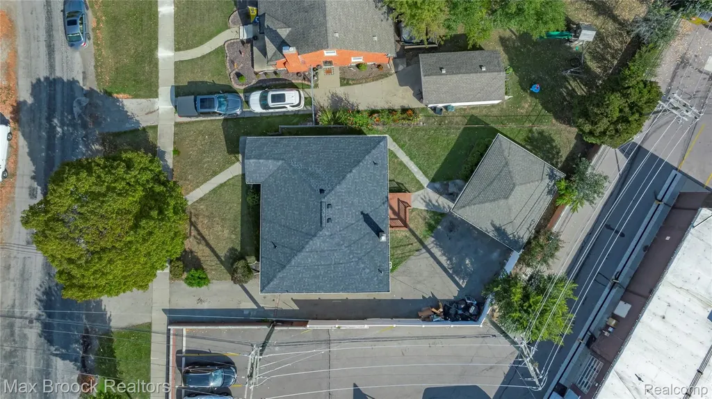 1544 Sheffield Road Birmingham City MI 48009