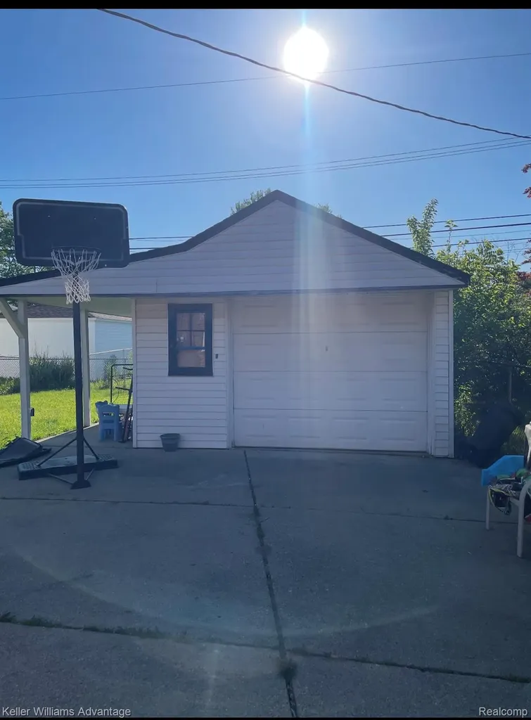 10061 Colwell Avenue Allen Park City MI 48101
