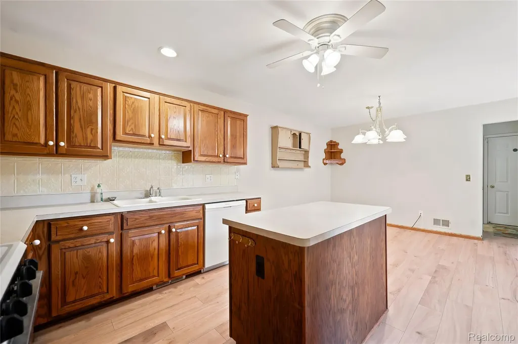 54698 Bellingham Drive Shelby Charter Township MI 48316