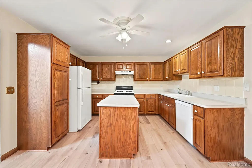 54698 Bellingham Drive Shelby Charter Township MI 48316
