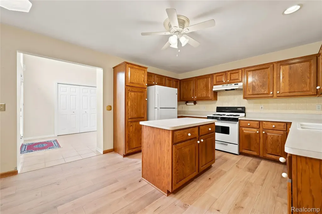 54698 Bellingham Drive Shelby Charter Township MI 48316