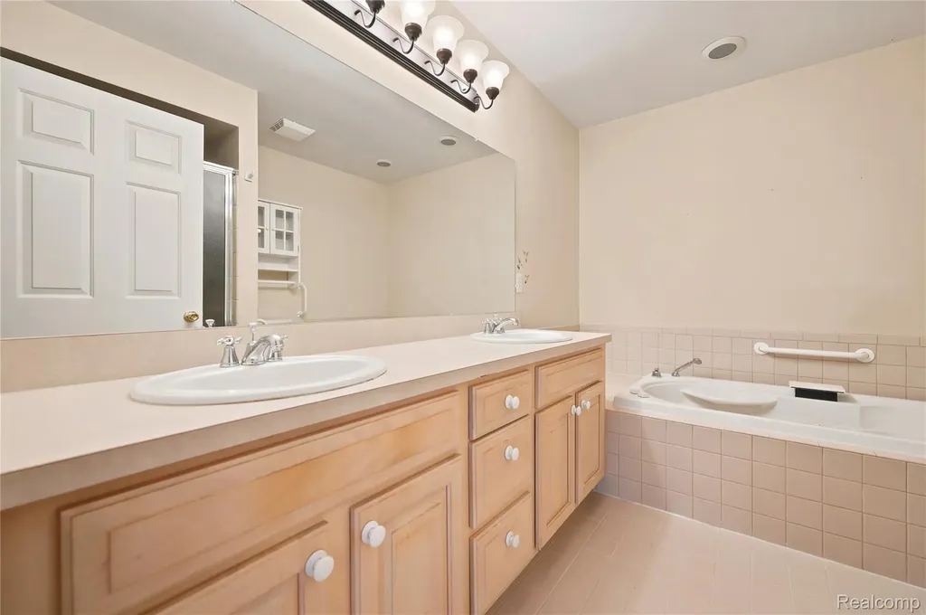 54698 Bellingham Drive Shelby Charter Township MI 48316